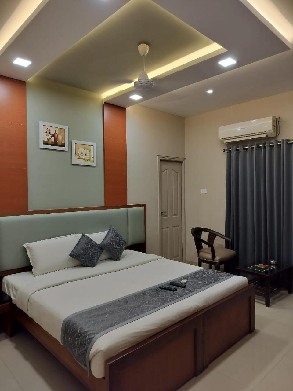 Hotel Pearl International Chennai Bagian luar foto