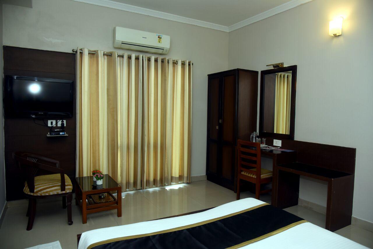 Hotel Pearl International Chennai Bagian luar foto