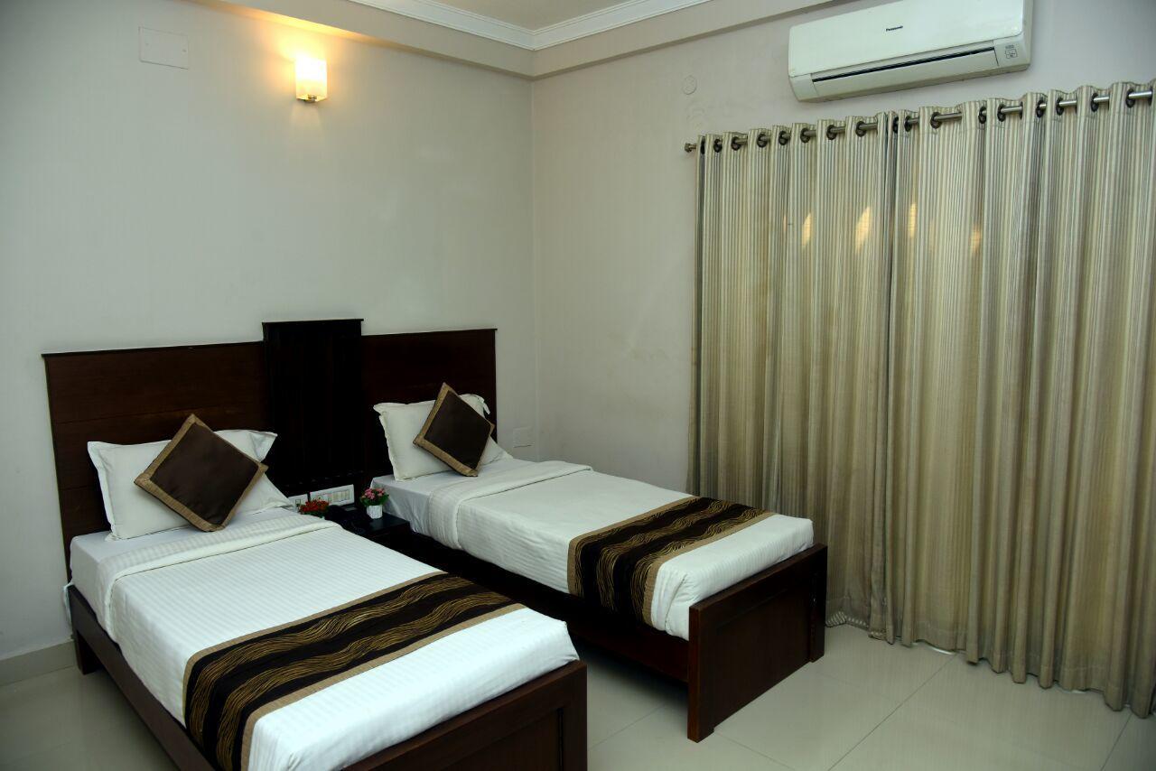 Hotel Pearl International Chennai Bagian luar foto