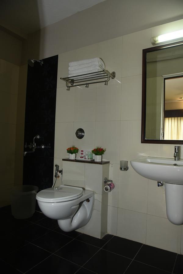 Hotel Pearl International Chennai Bagian luar foto