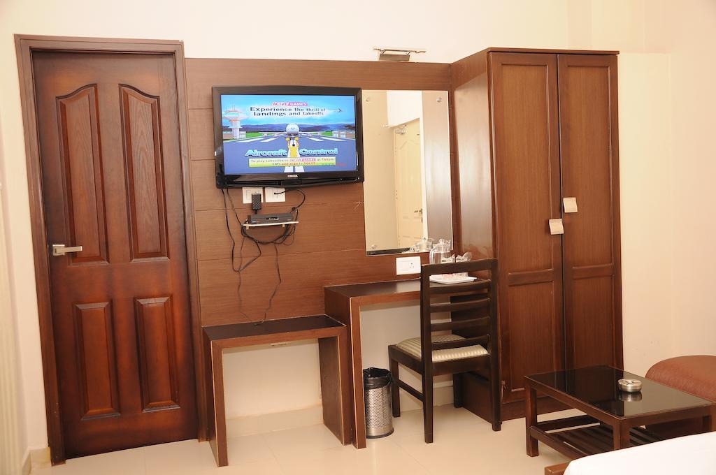 Hotel Pearl International Chennai Bagian luar foto